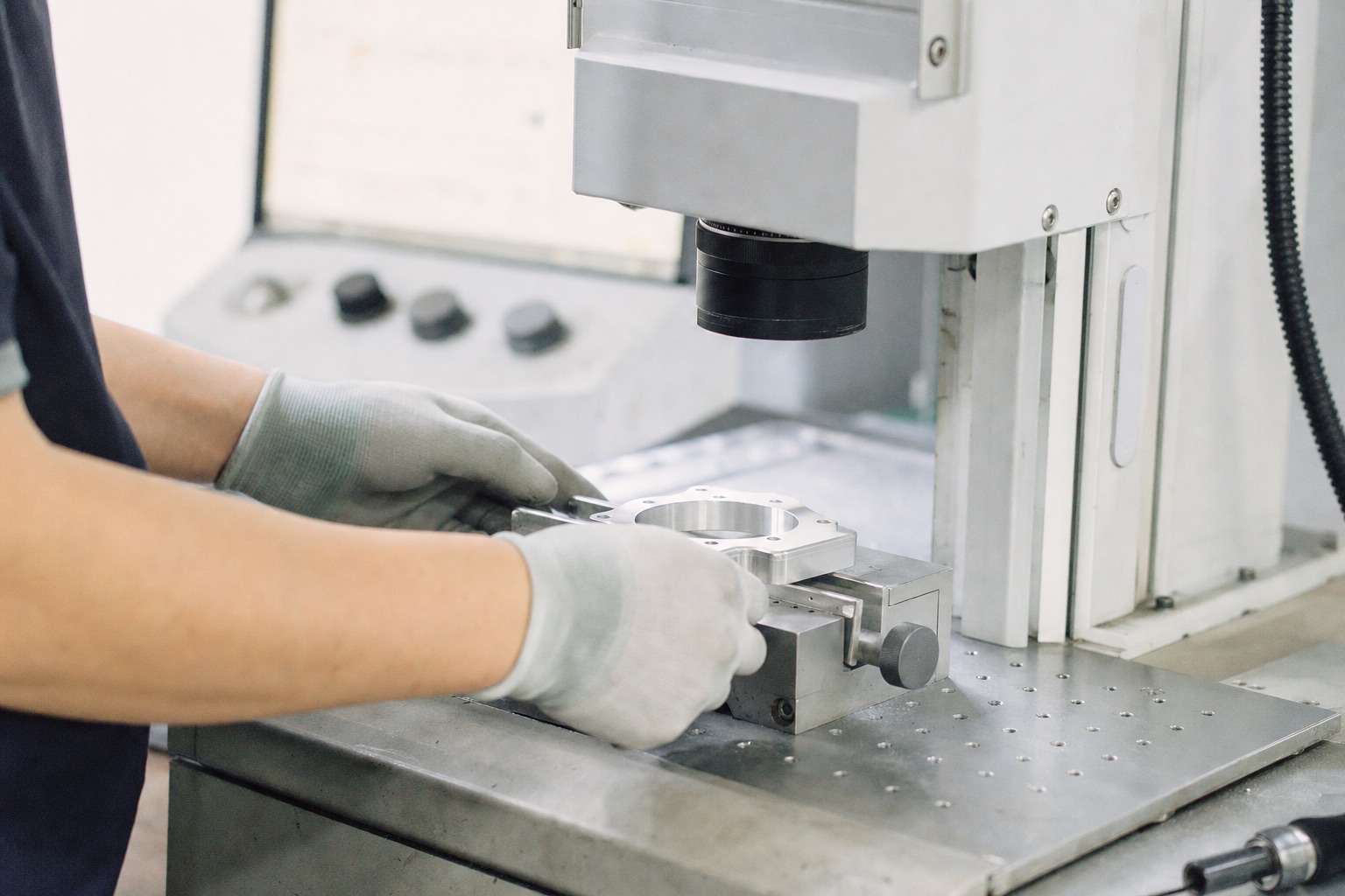 레이저 마킹기 중고 작업 사진